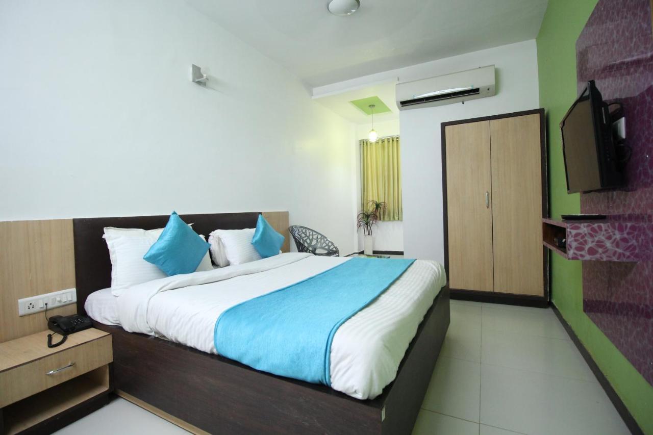 Hotel Hillton Gandhinagar Zewnętrze zdjęcie