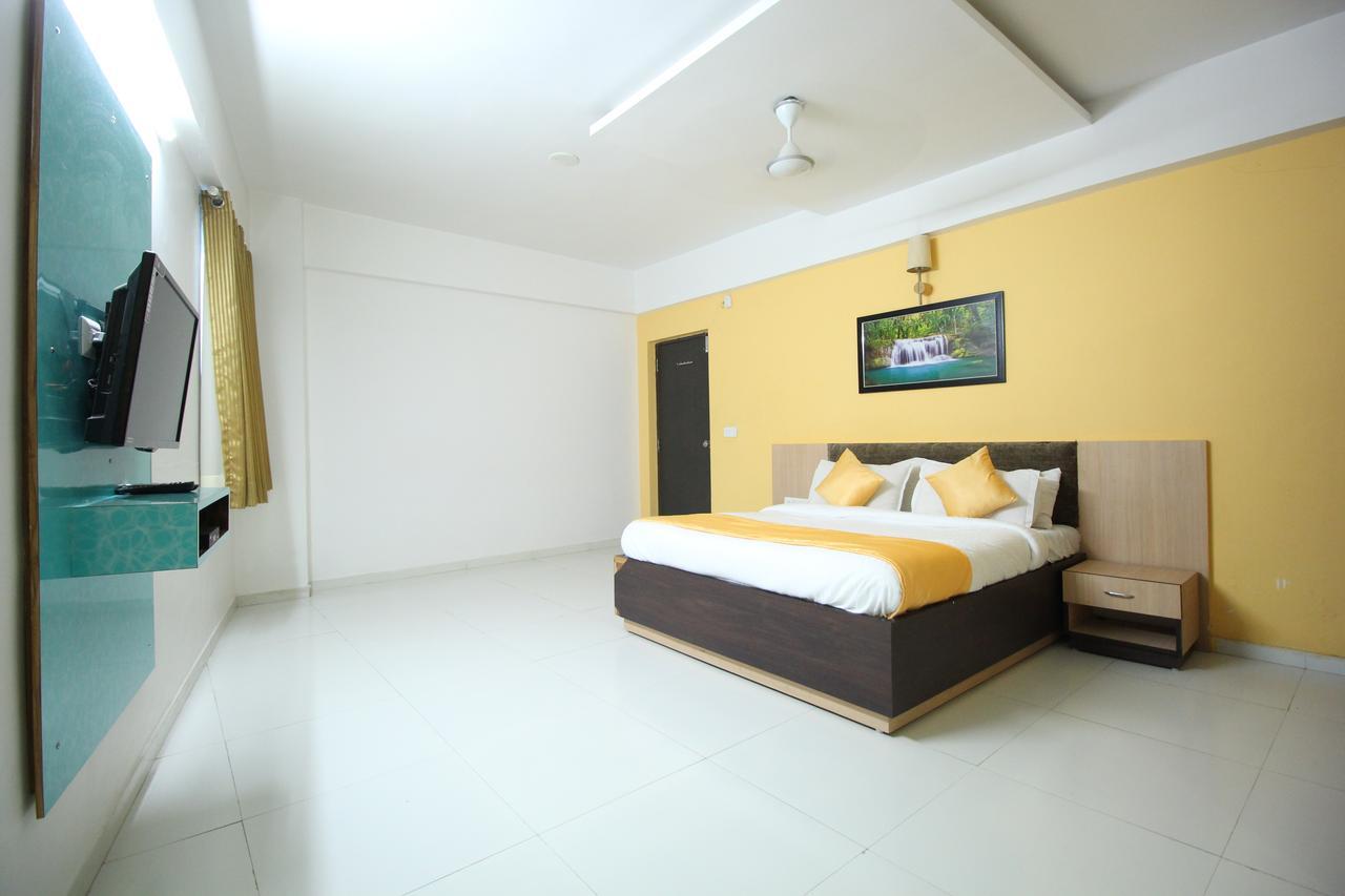 Hotel Hillton Gandhinagar Zewnętrze zdjęcie