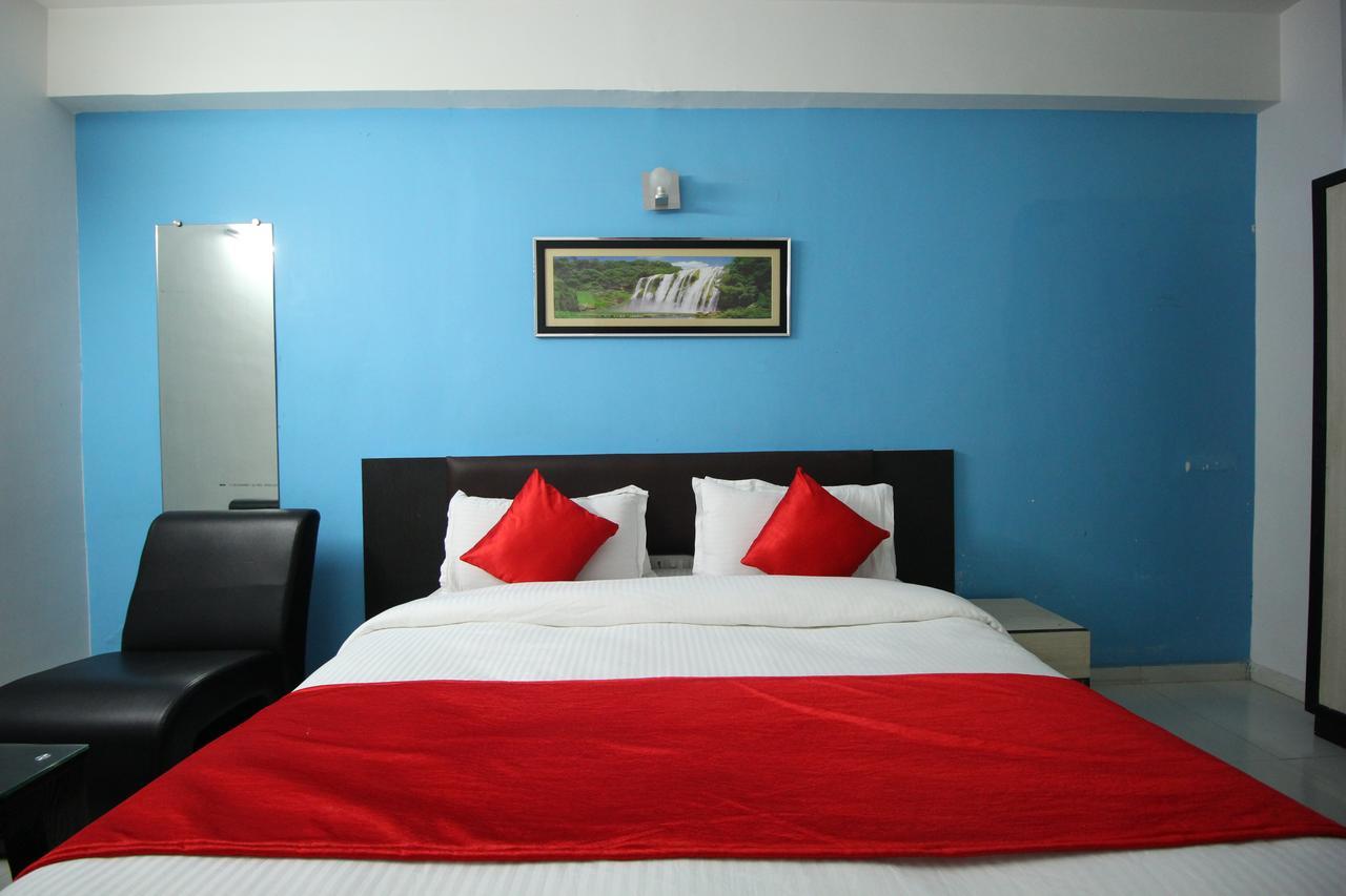 Hotel Hillton Gandhinagar Zewnętrze zdjęcie