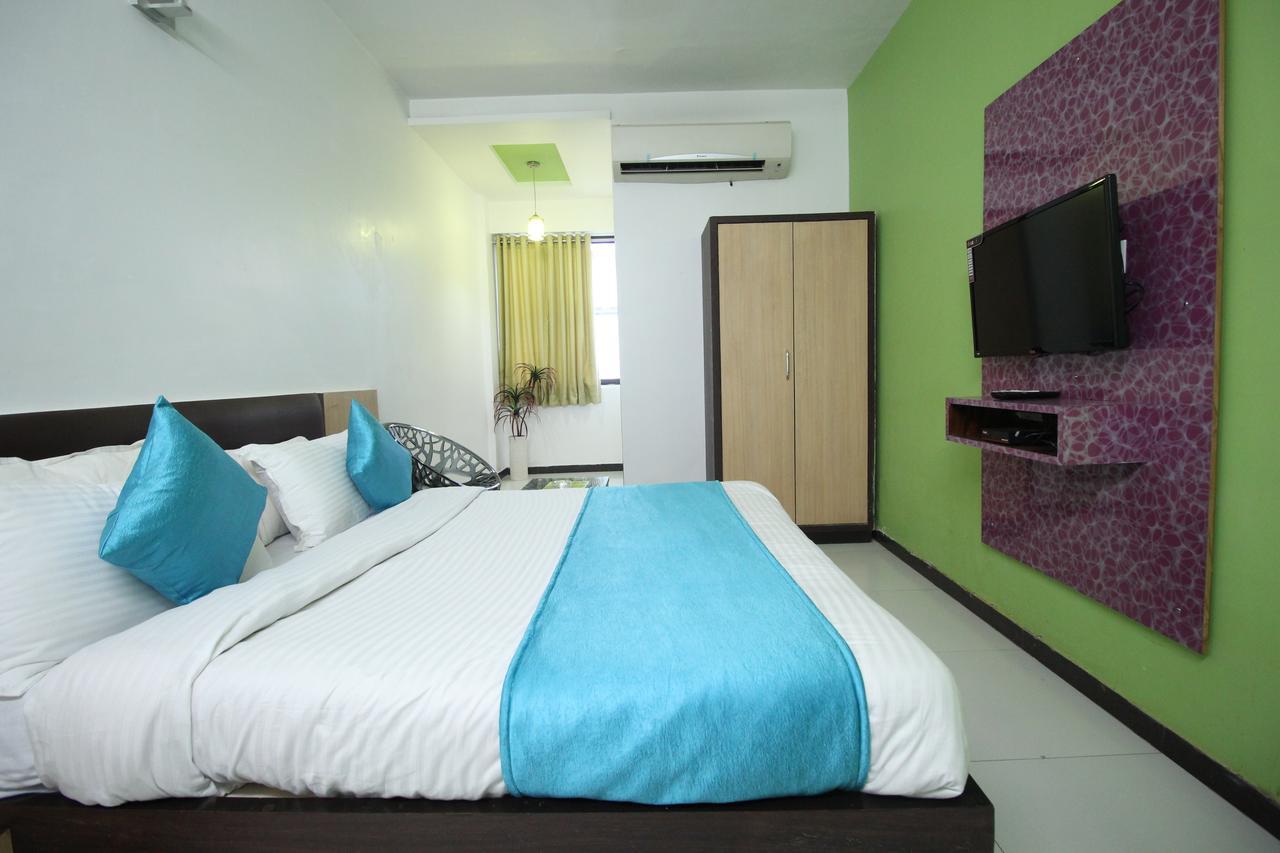 Hotel Hillton Gandhinagar Zewnętrze zdjęcie