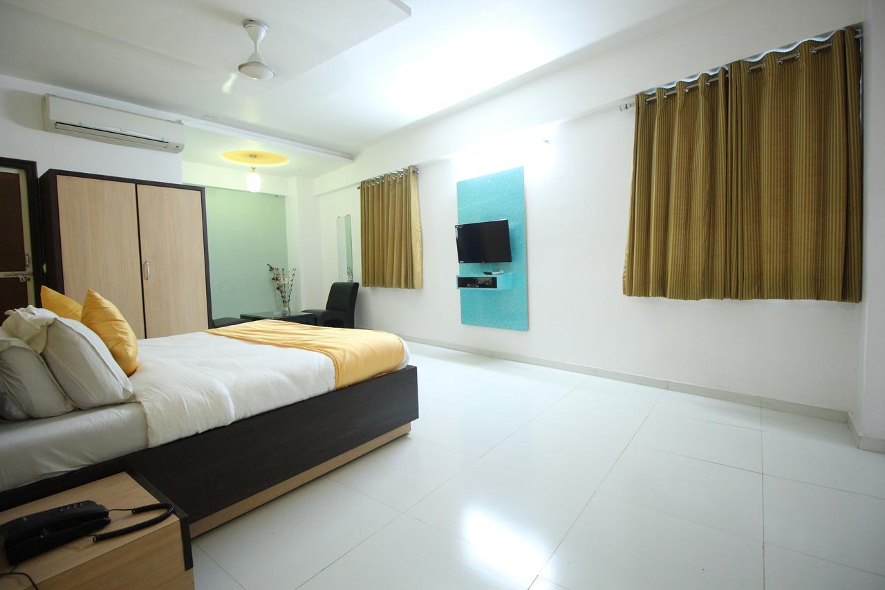 Hotel Hillton Gandhinagar Zewnętrze zdjęcie