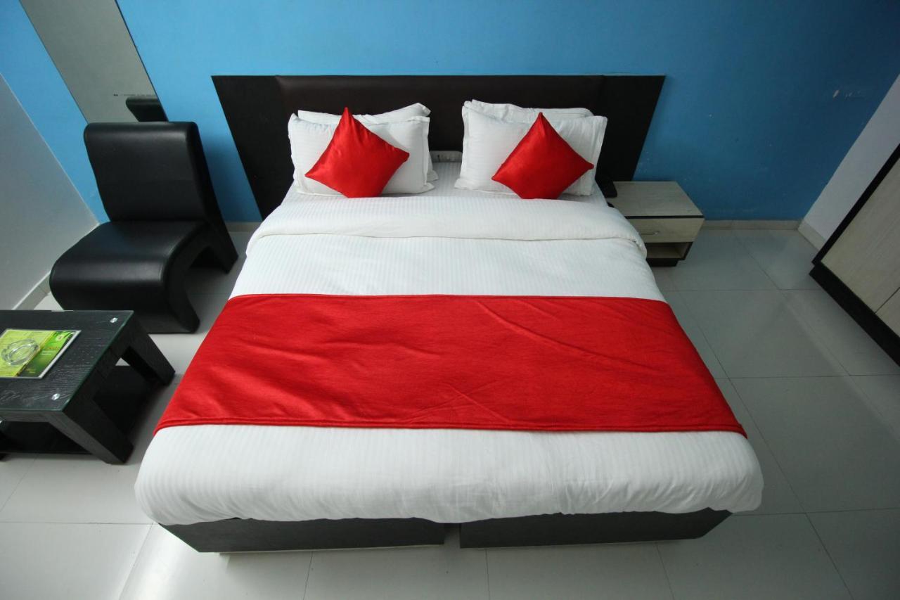 Hotel Hillton Gandhinagar Zewnętrze zdjęcie