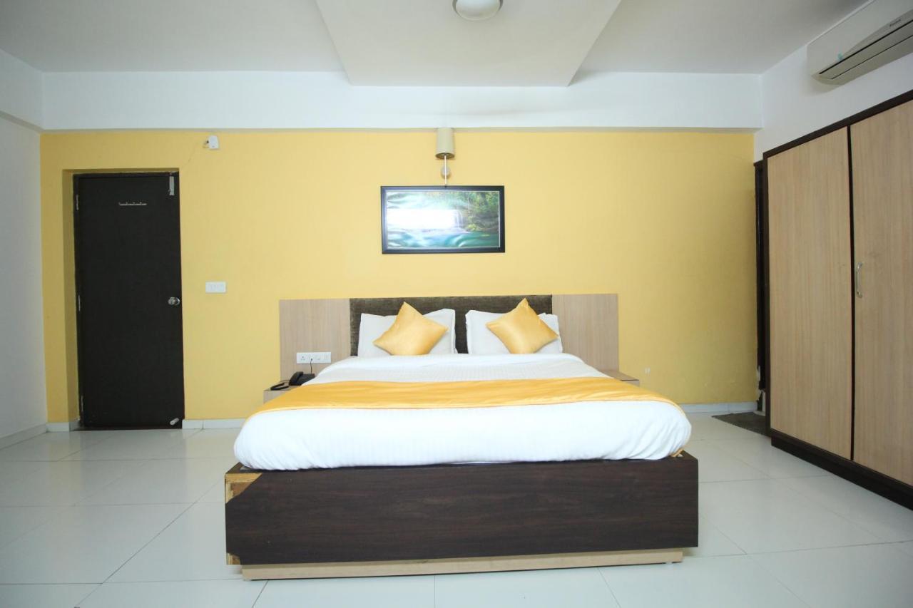 Hotel Hillton Gandhinagar Zewnętrze zdjęcie