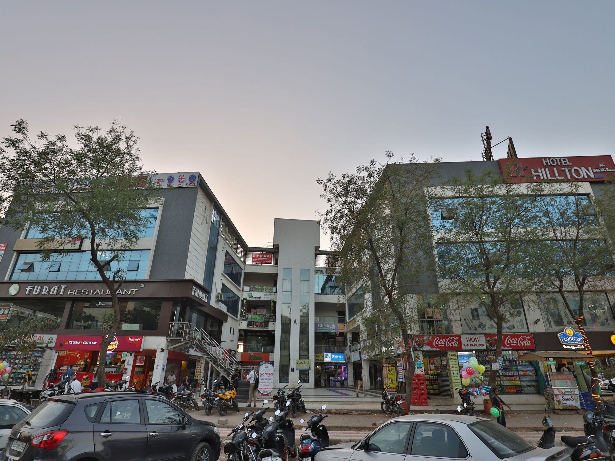 Hotel Hillton Gandhinagar Zewnętrze zdjęcie